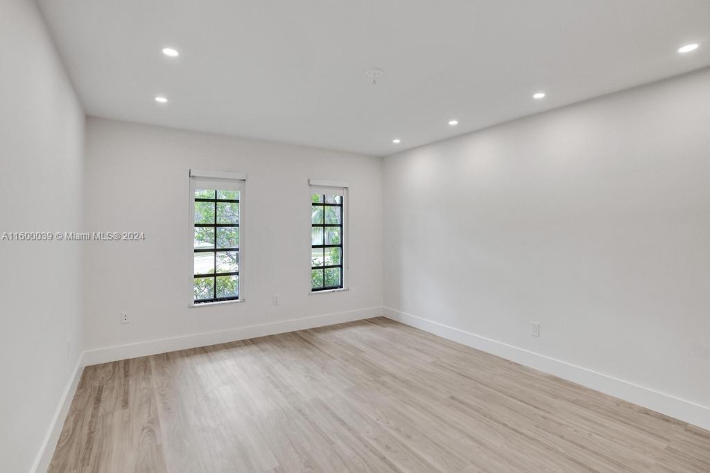 NORTH LAKE ESTATES - Residential Lease