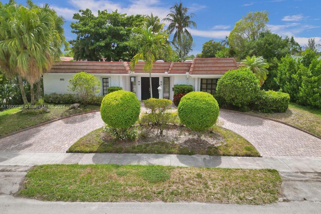 NORTH LAKE ESTATES - Residential Lease