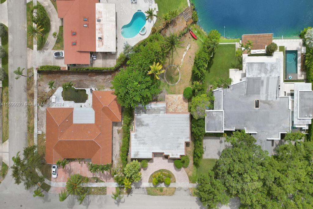 NORTH LAKE ESTATES - Residential Lease