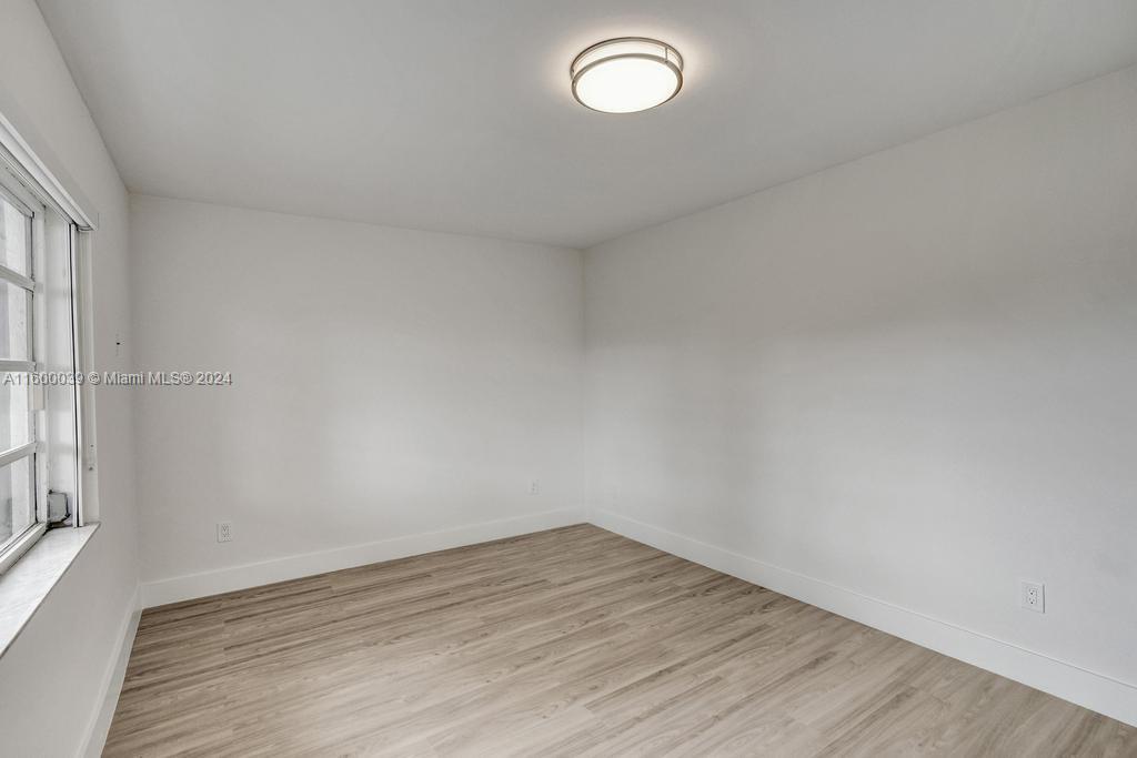 NORTH LAKE ESTATES - Residential Lease