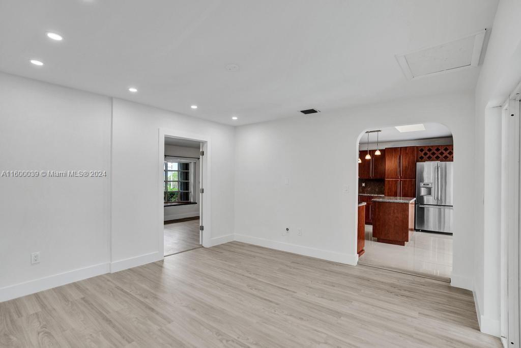 NORTH LAKE ESTATES - Residential Lease