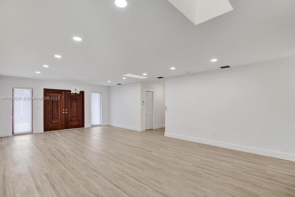 NORTH LAKE ESTATES - Residential Lease