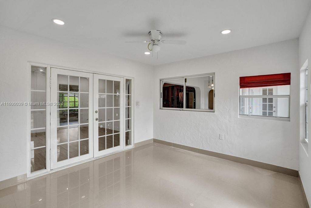 NORTH LAKE ESTATES - Residential Lease