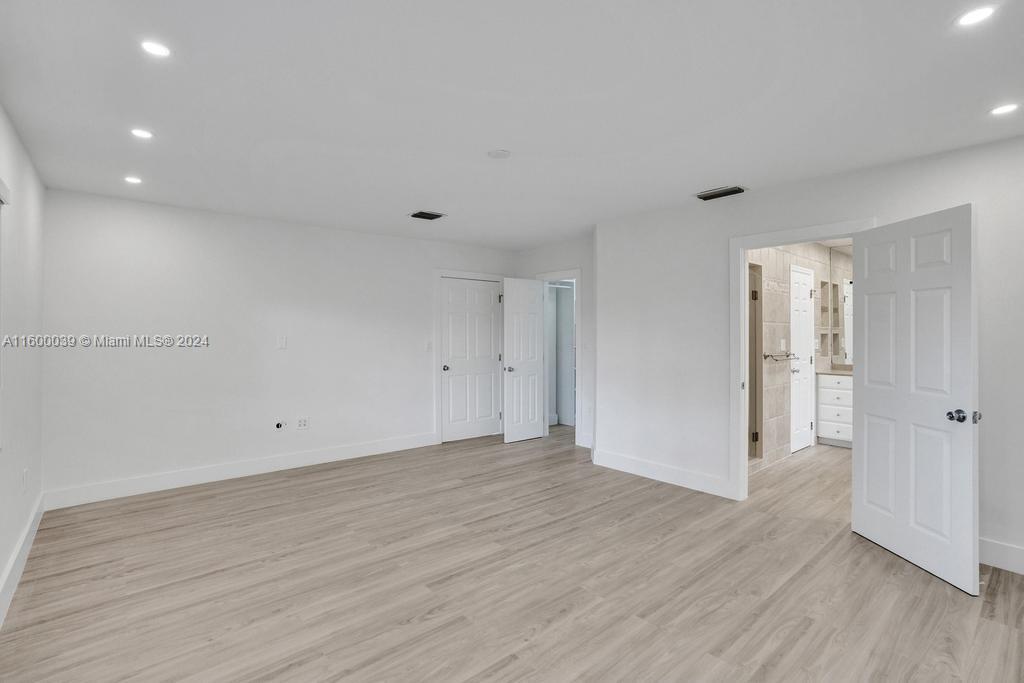 NORTH LAKE ESTATES - Residential Lease