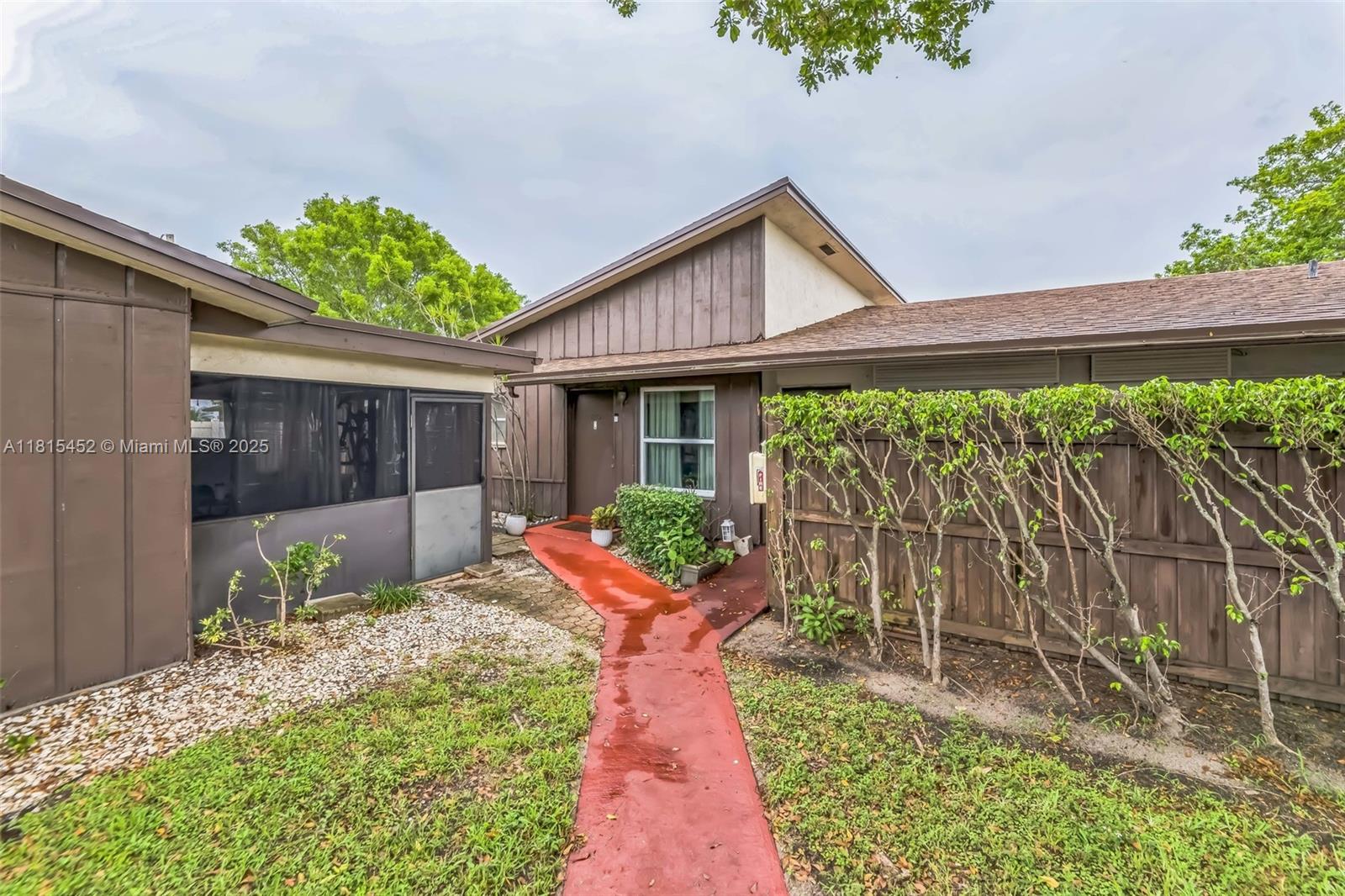 3201 Nw 4 Ter 80, Pompano Beach, Broward County, Florida - 2 Bedrooms  
2 Bathrooms - 
