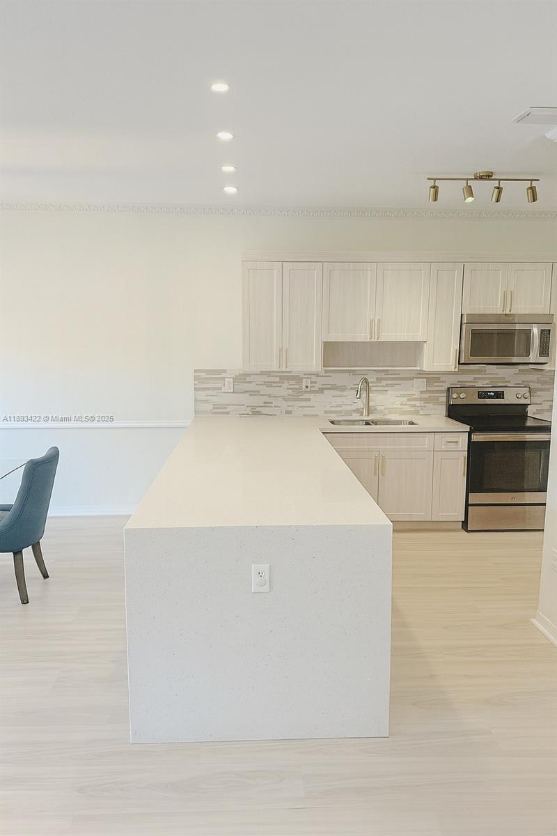 Escada Townvillas - Residential