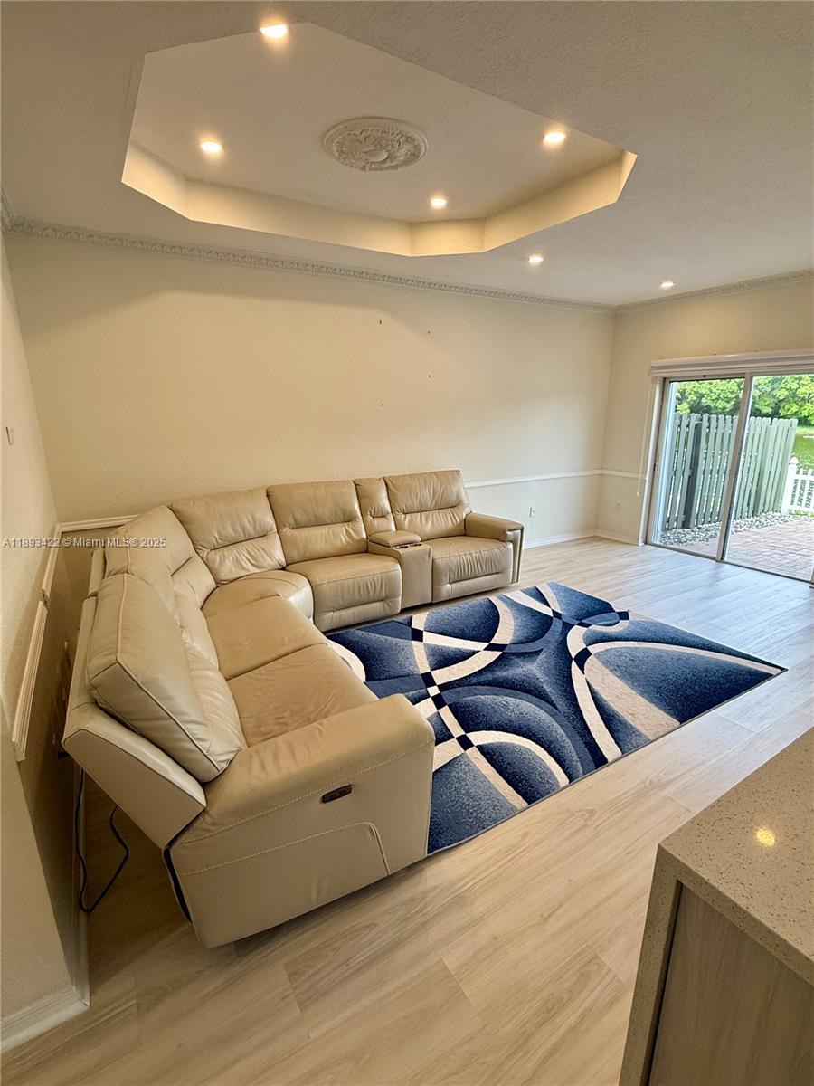 Escada Townvillas - Residential