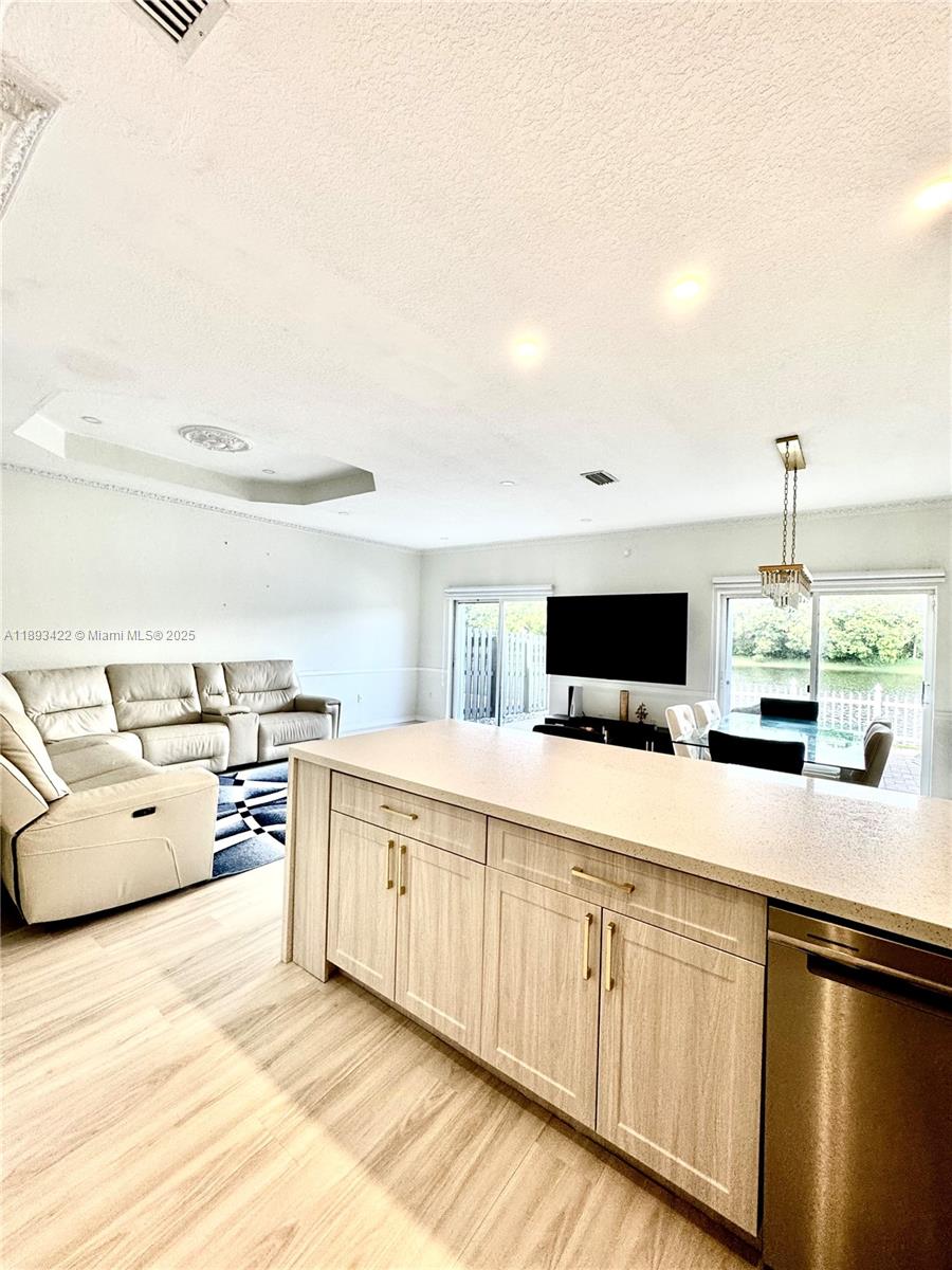 Escada Townvillas - Residential
