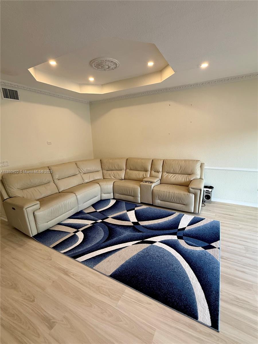 Escada Townvillas - Residential