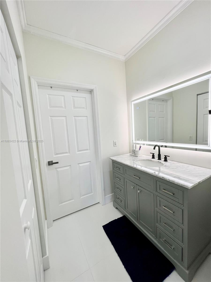 Escada Townvillas - Residential