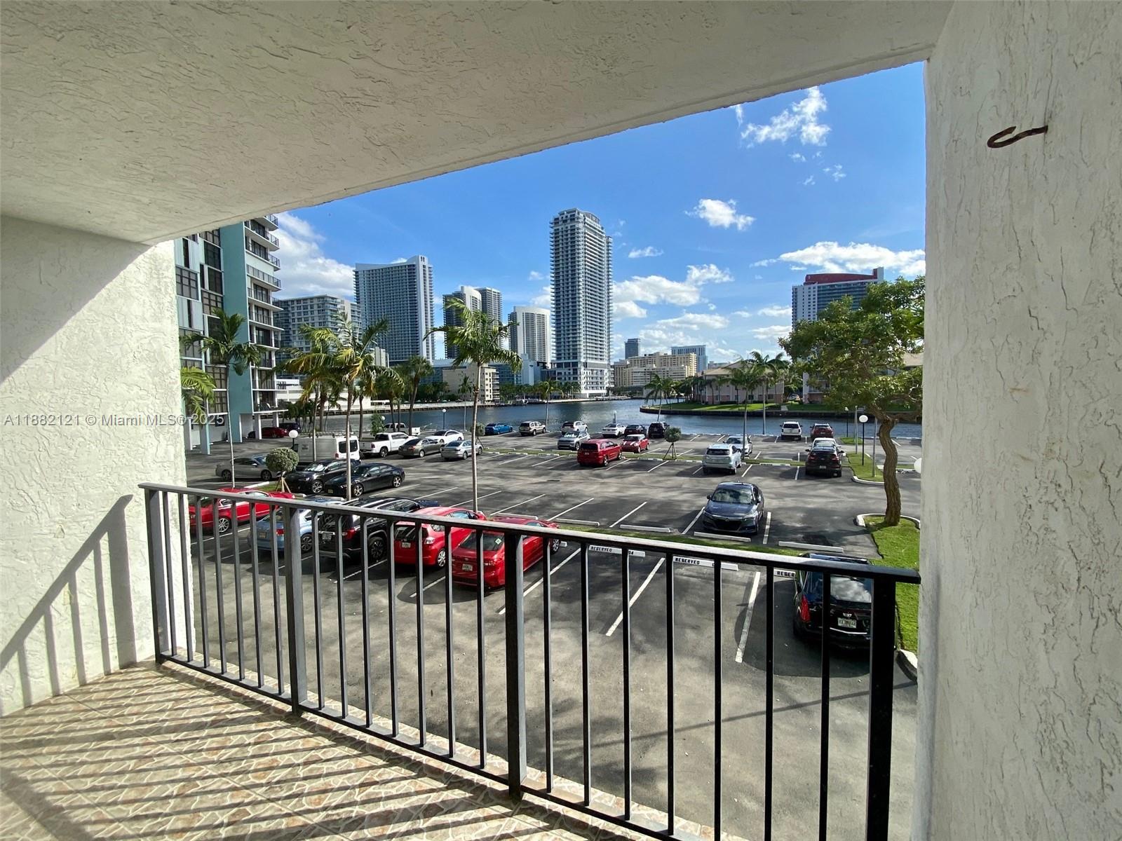 200 LESLIE CONDO - Residential