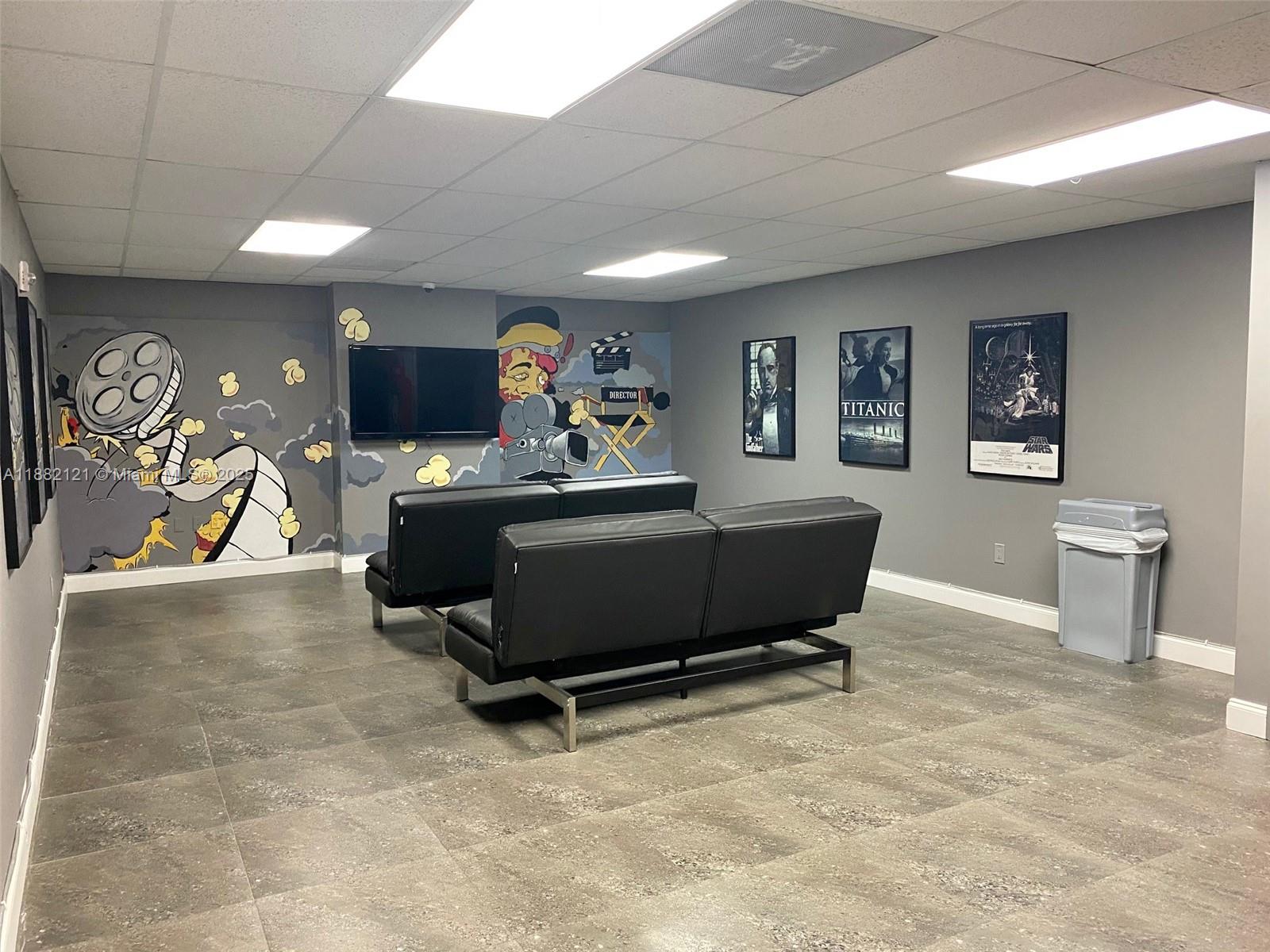 200 LESLIE CONDO - Residential