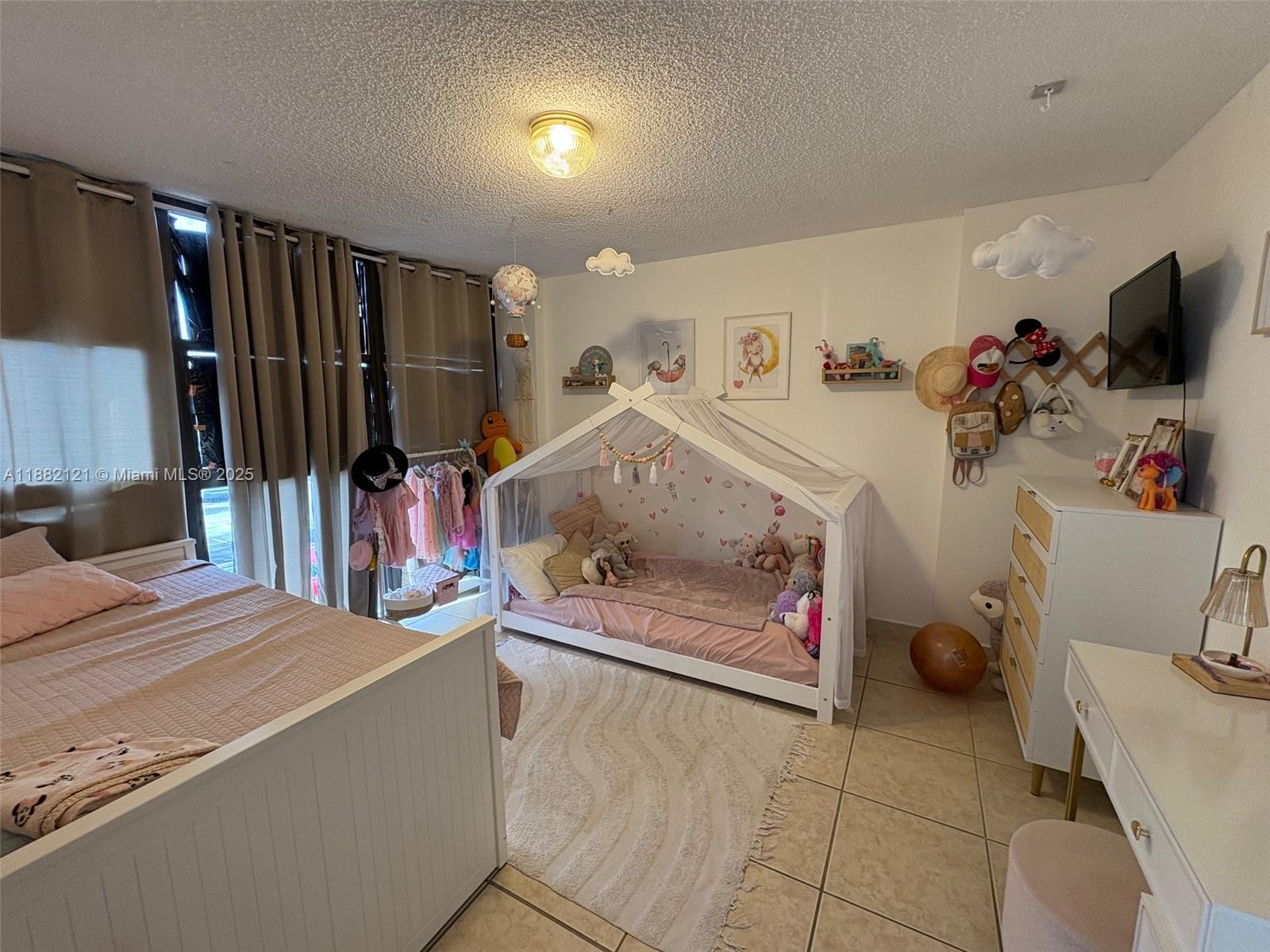 200 LESLIE CONDO - Residential