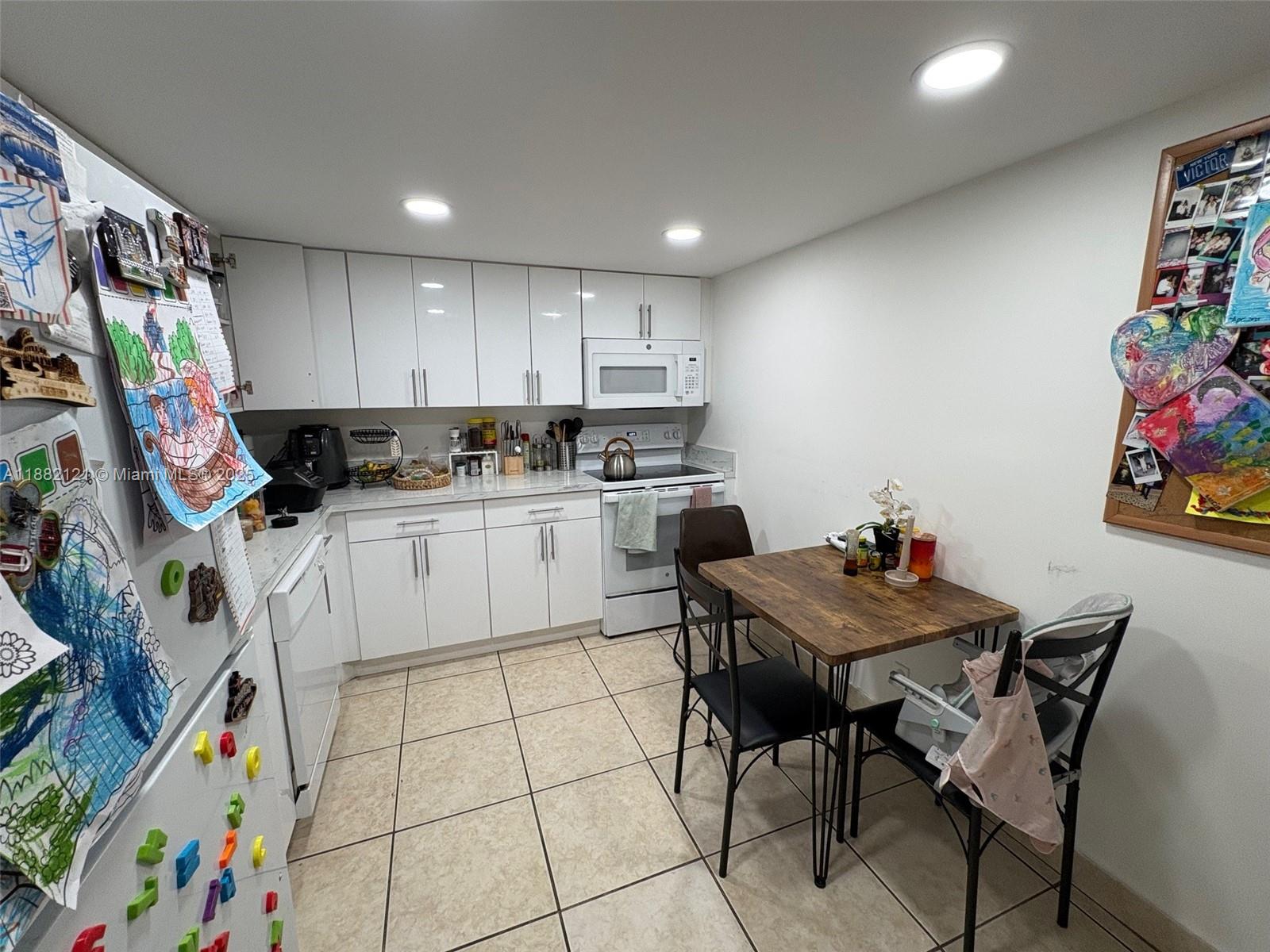 200 LESLIE CONDO - Residential