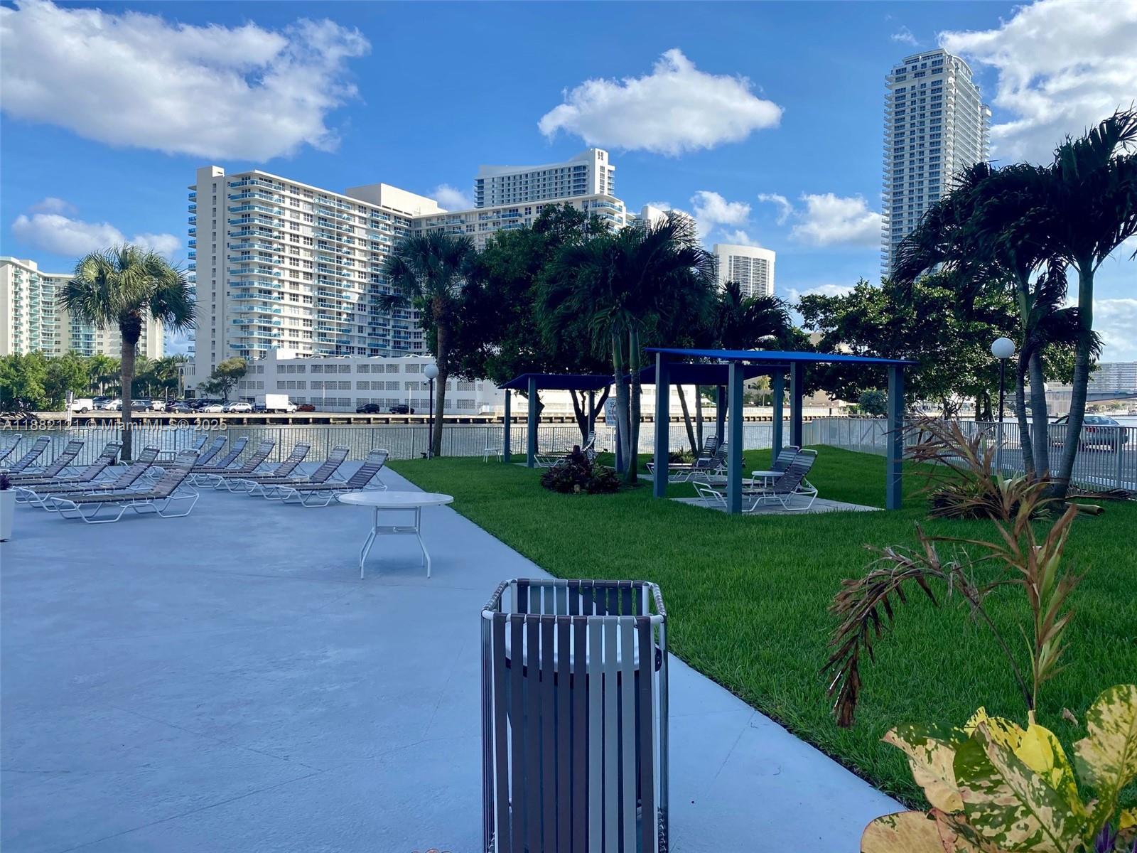 200 LESLIE CONDO - Residential