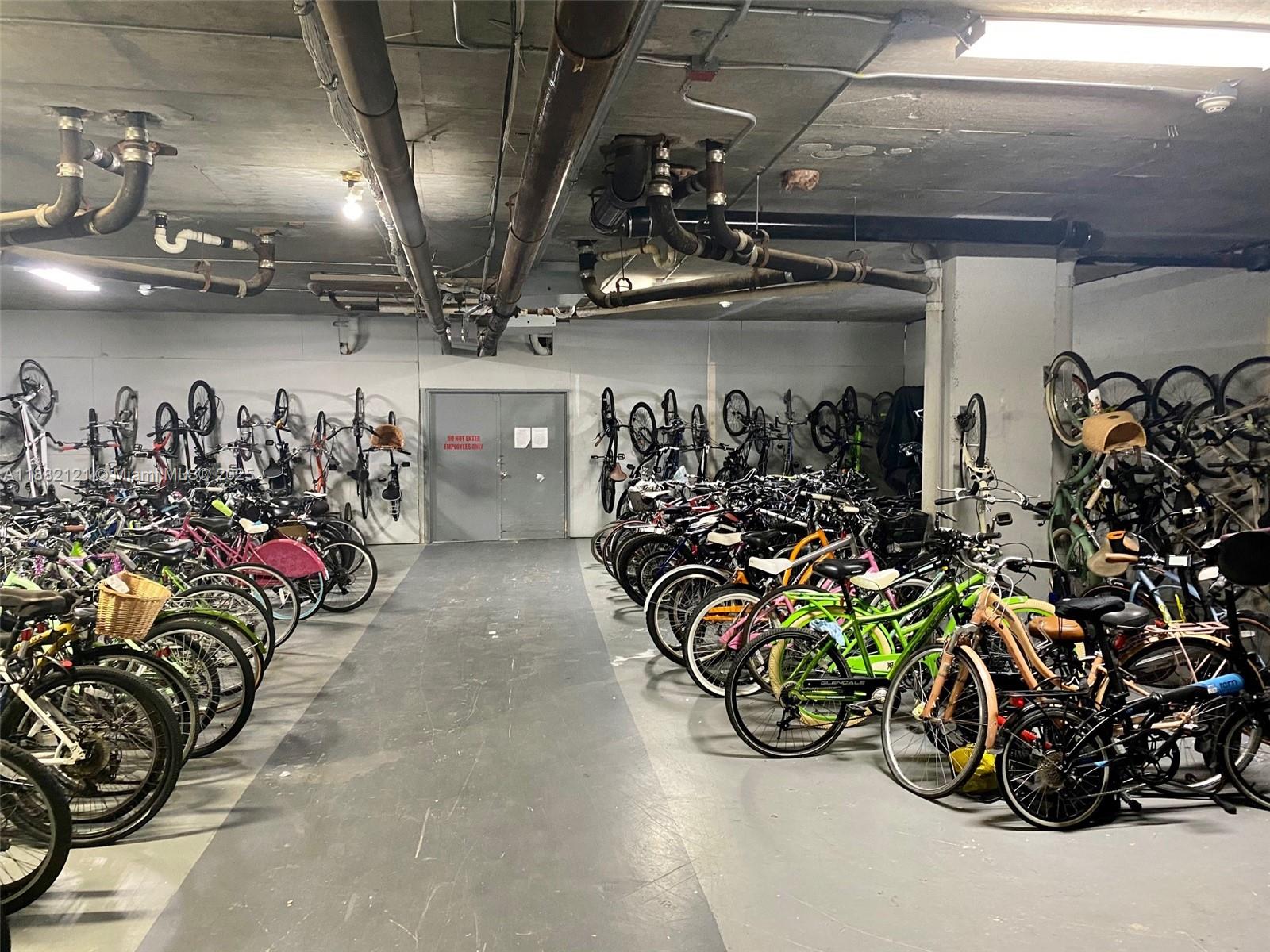 200 LESLIE CONDO - Residential