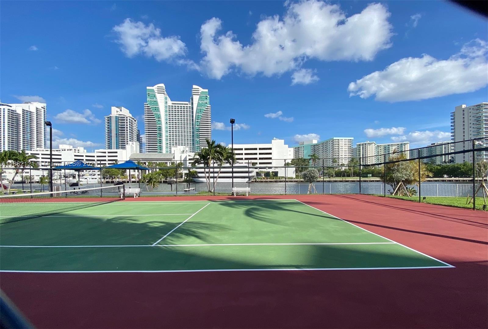 200 LESLIE CONDO - Residential