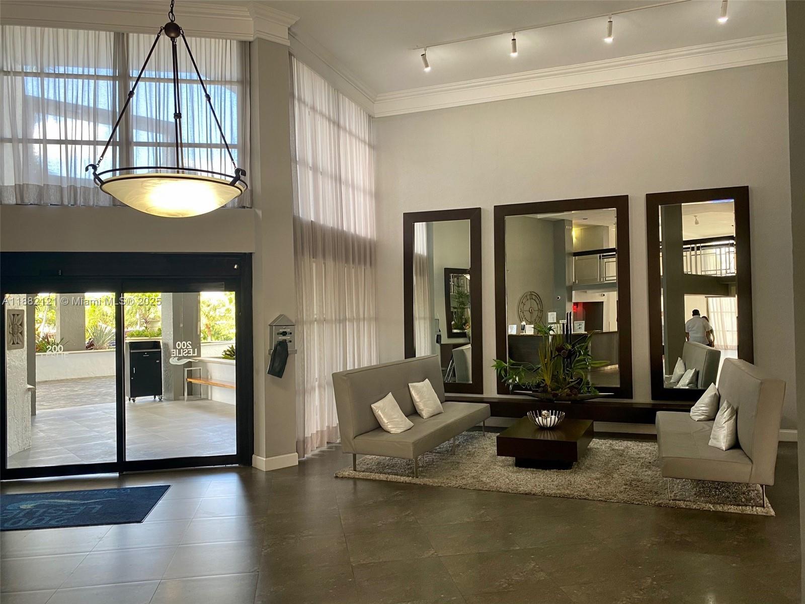 200 LESLIE CONDO - Residential