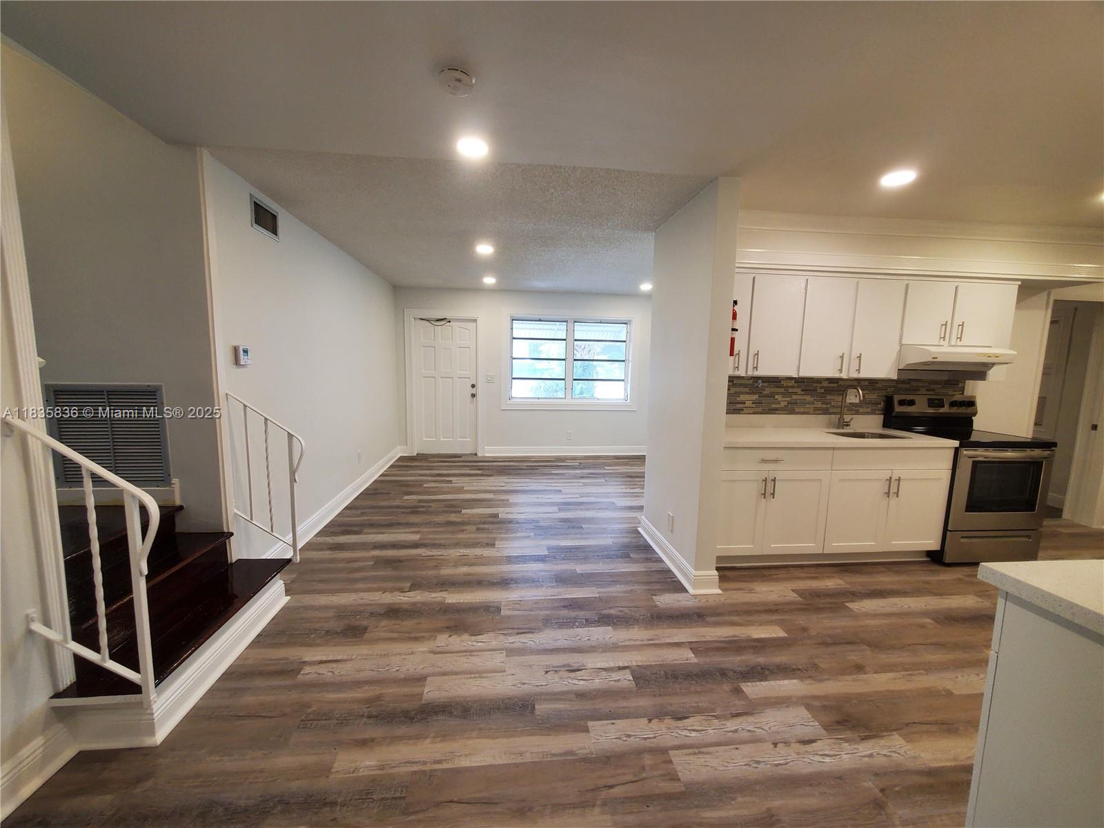 126 NW 8th Ave 1