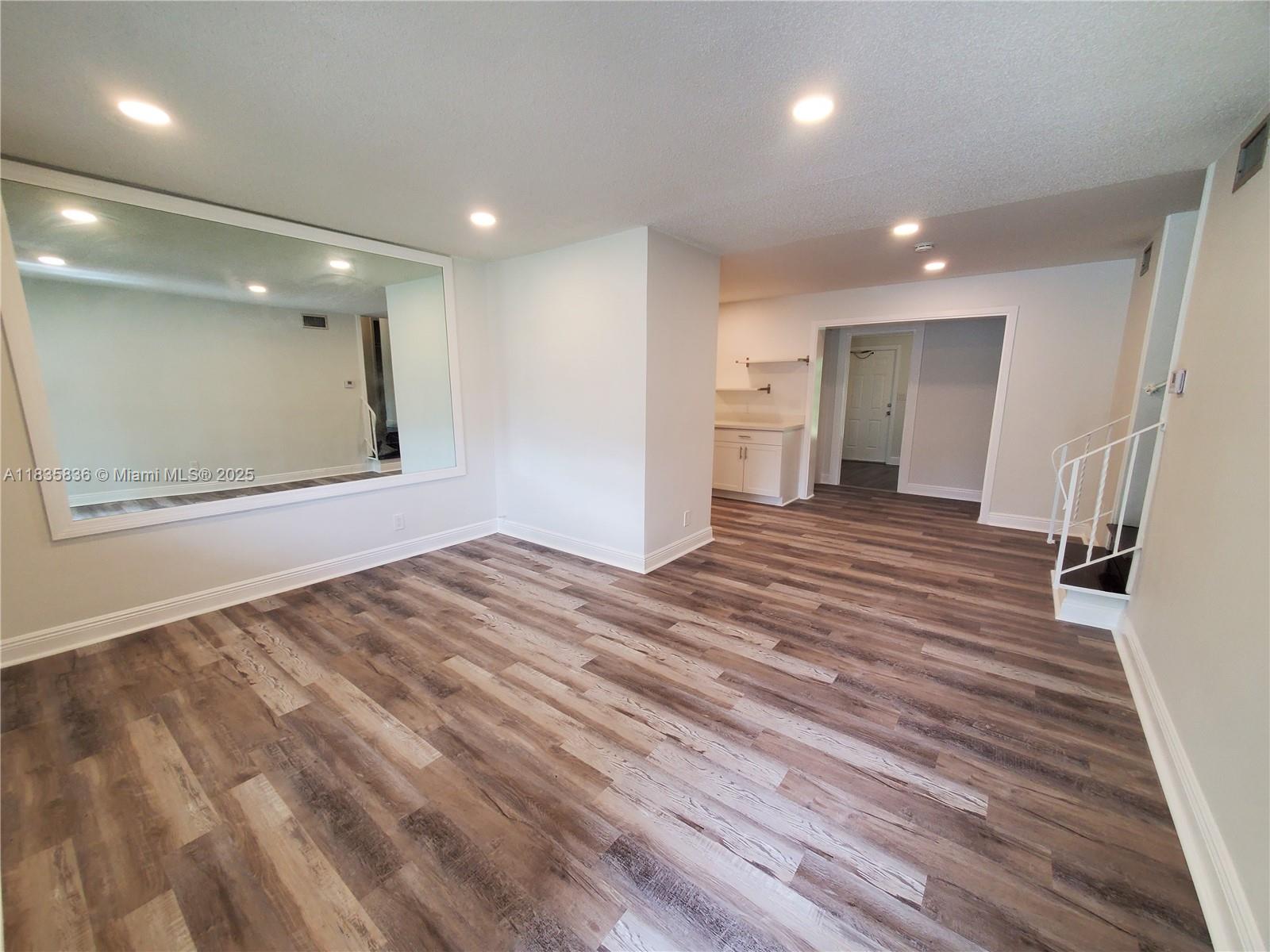 126 NW 8th Ave 1