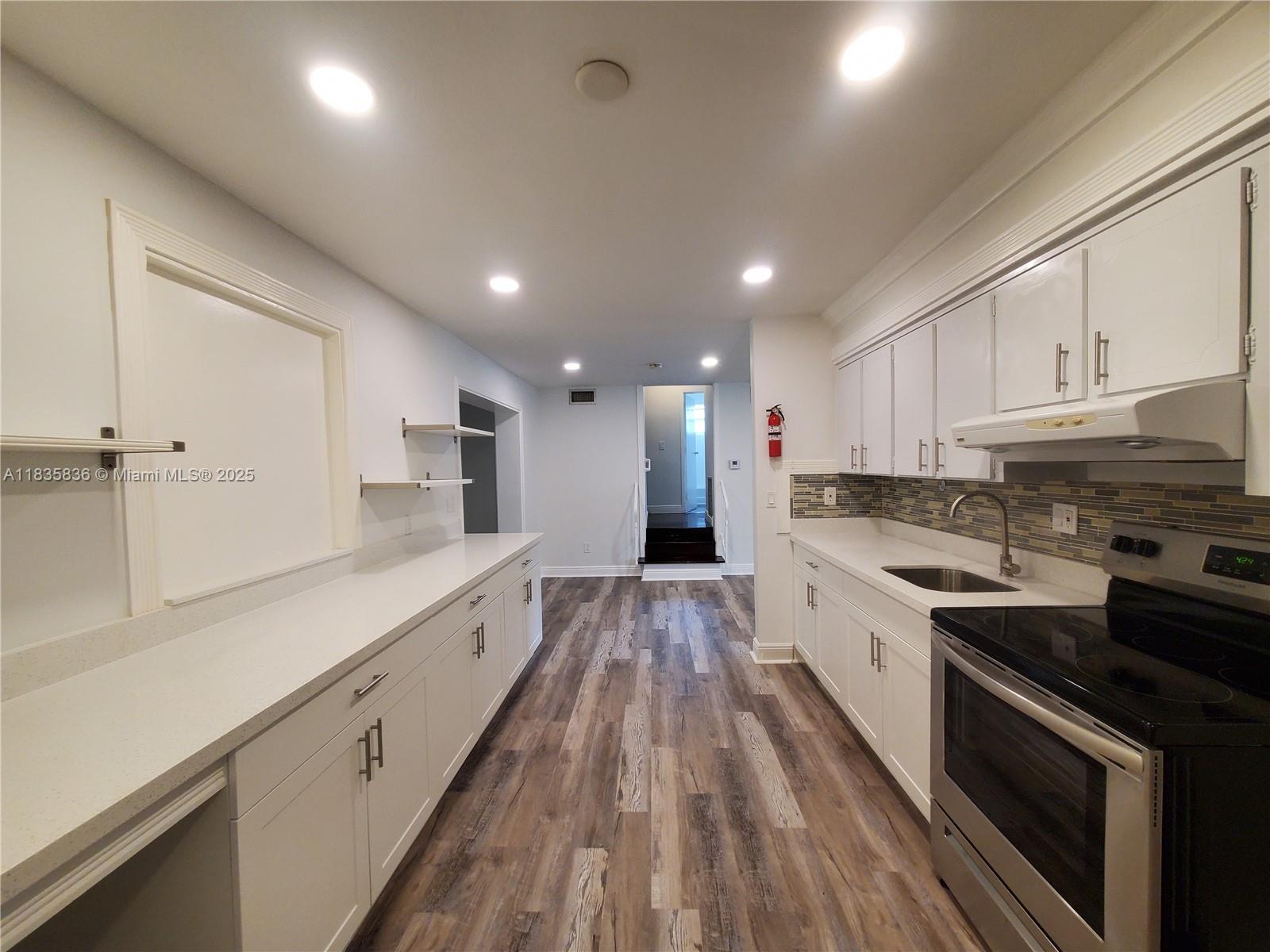 126 NW 8th Ave 1