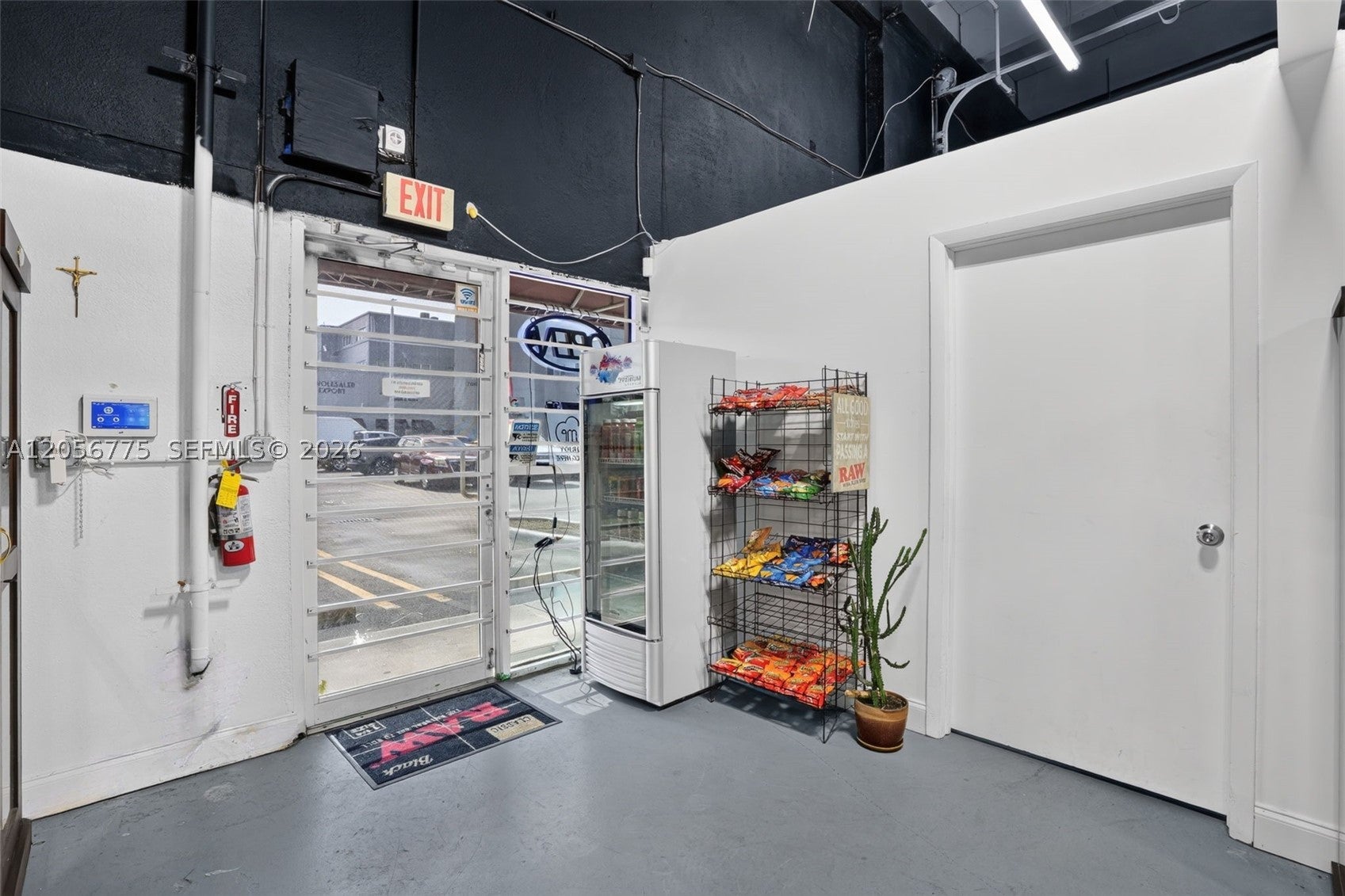 Wholesale, Distribution and Smoke Shop for Sale off 836 Expressway