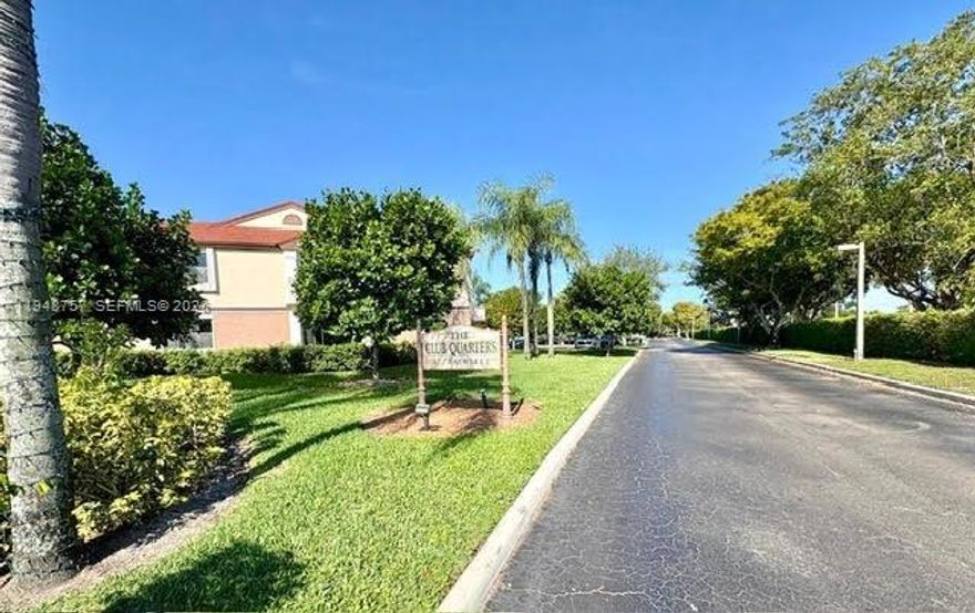 Beautiful property for sale located in a desirable area of Pembroke Pines, close to shopping centers, schools, parks, and major highways.
The property offers bright living areas, a well-equipped kitchen, comfortable bedrooms, and well-maintained bathrooms. Ideal for families or investors looking for a home in a safe, quiet, and well-established neighborhood