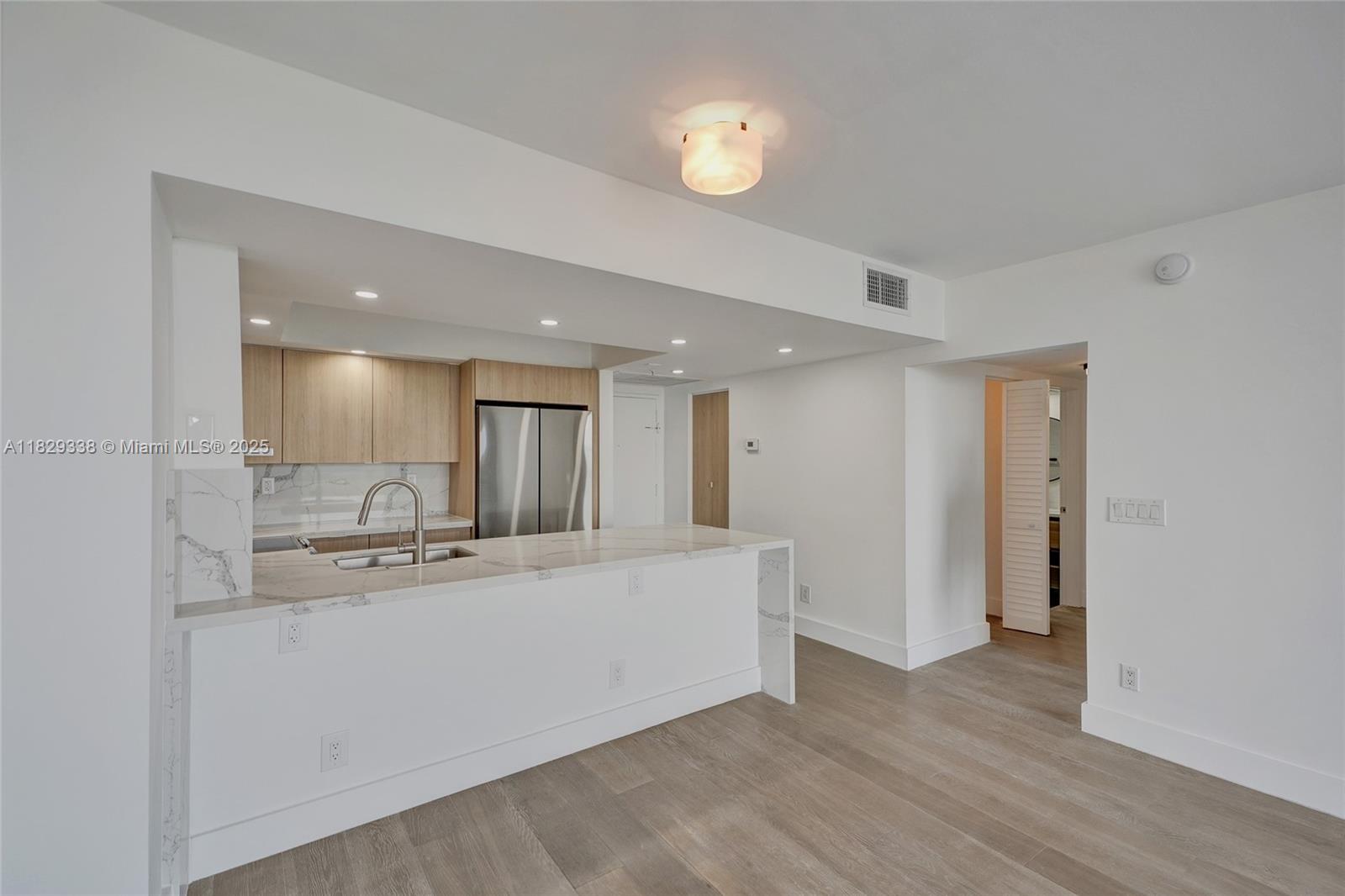 5600 CONDO - Residential