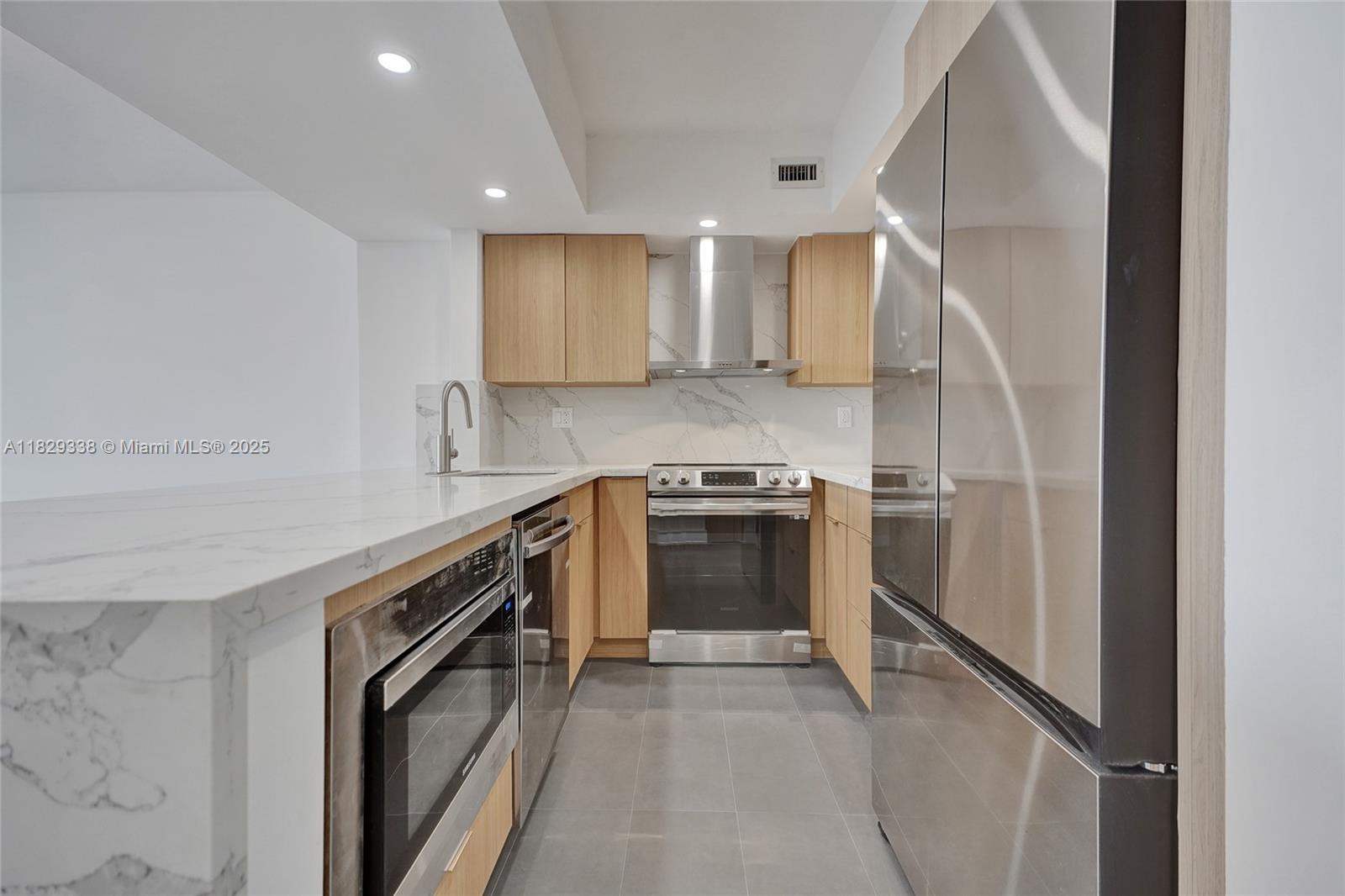 5600 CONDO - Residential