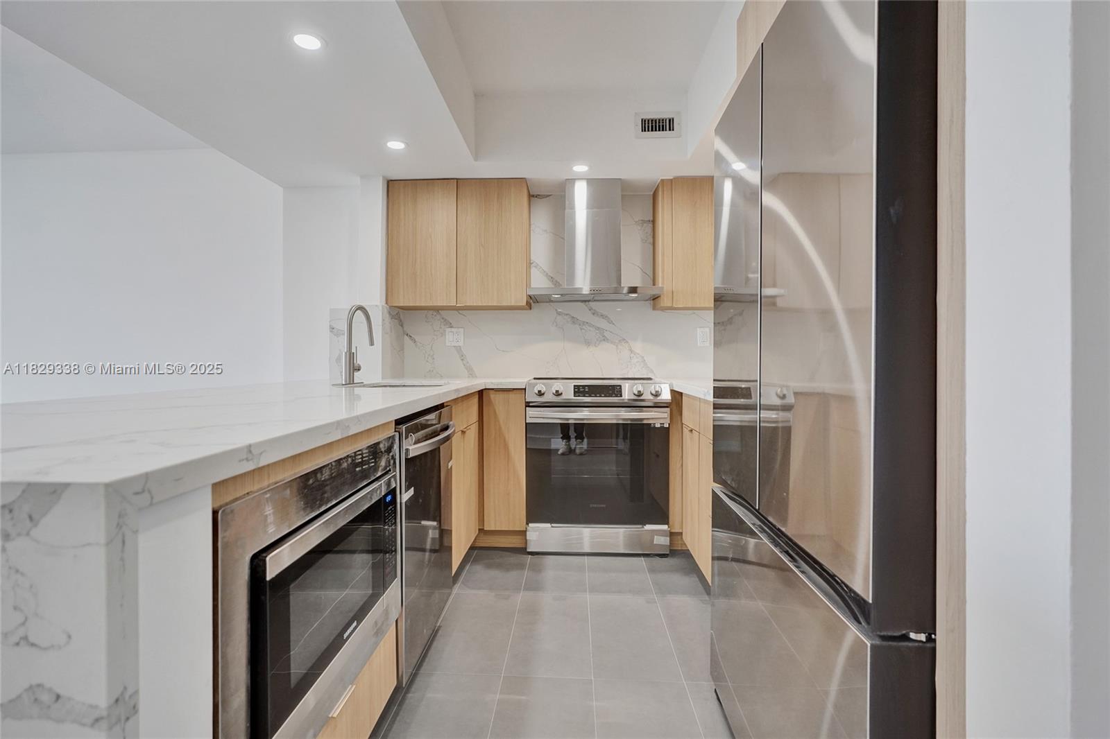 5600 CONDO - Residential