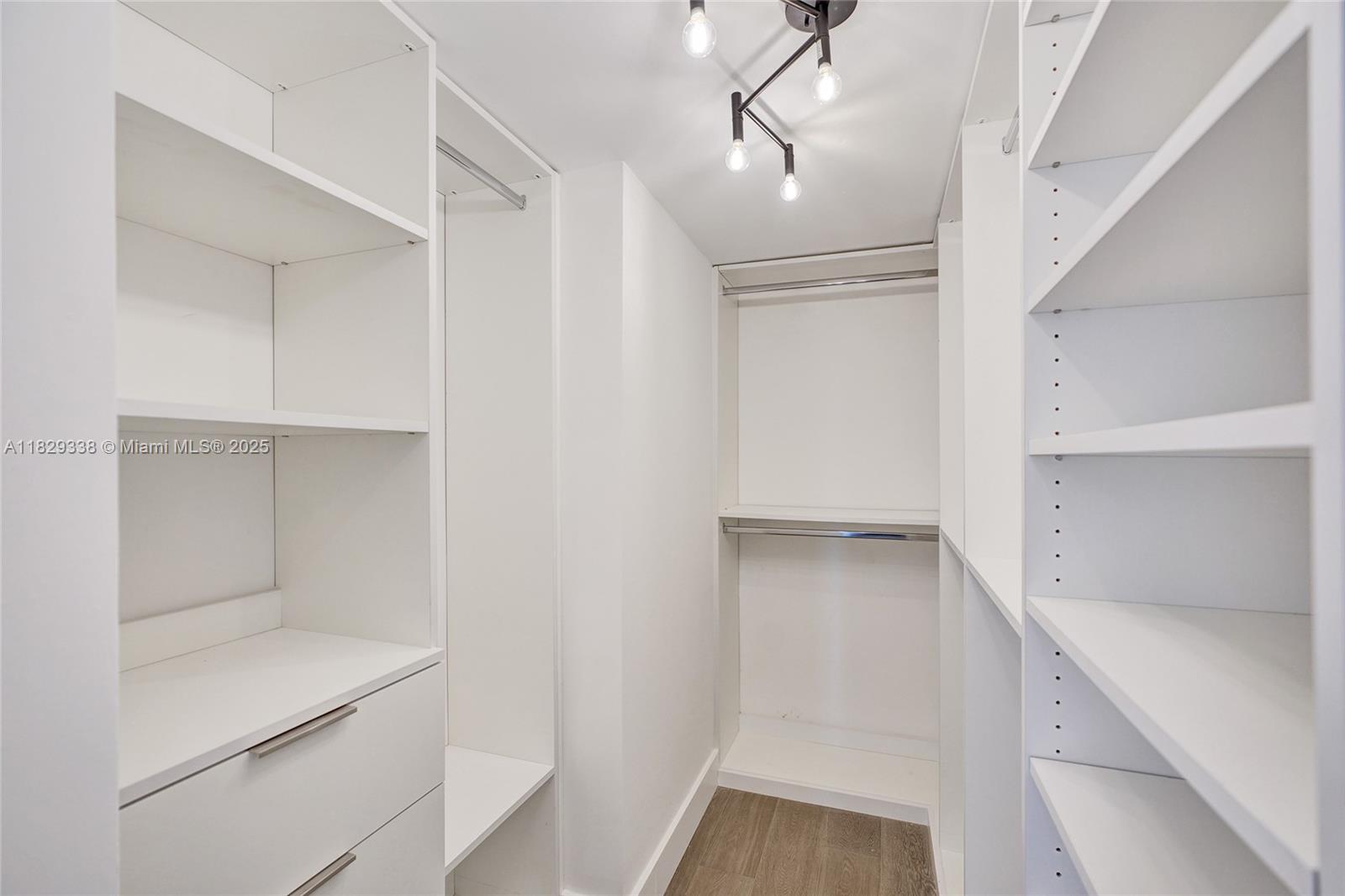 5600 CONDO - Residential