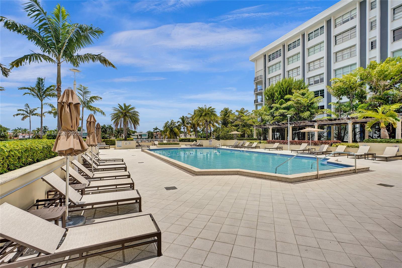 5600 CONDO - Residential