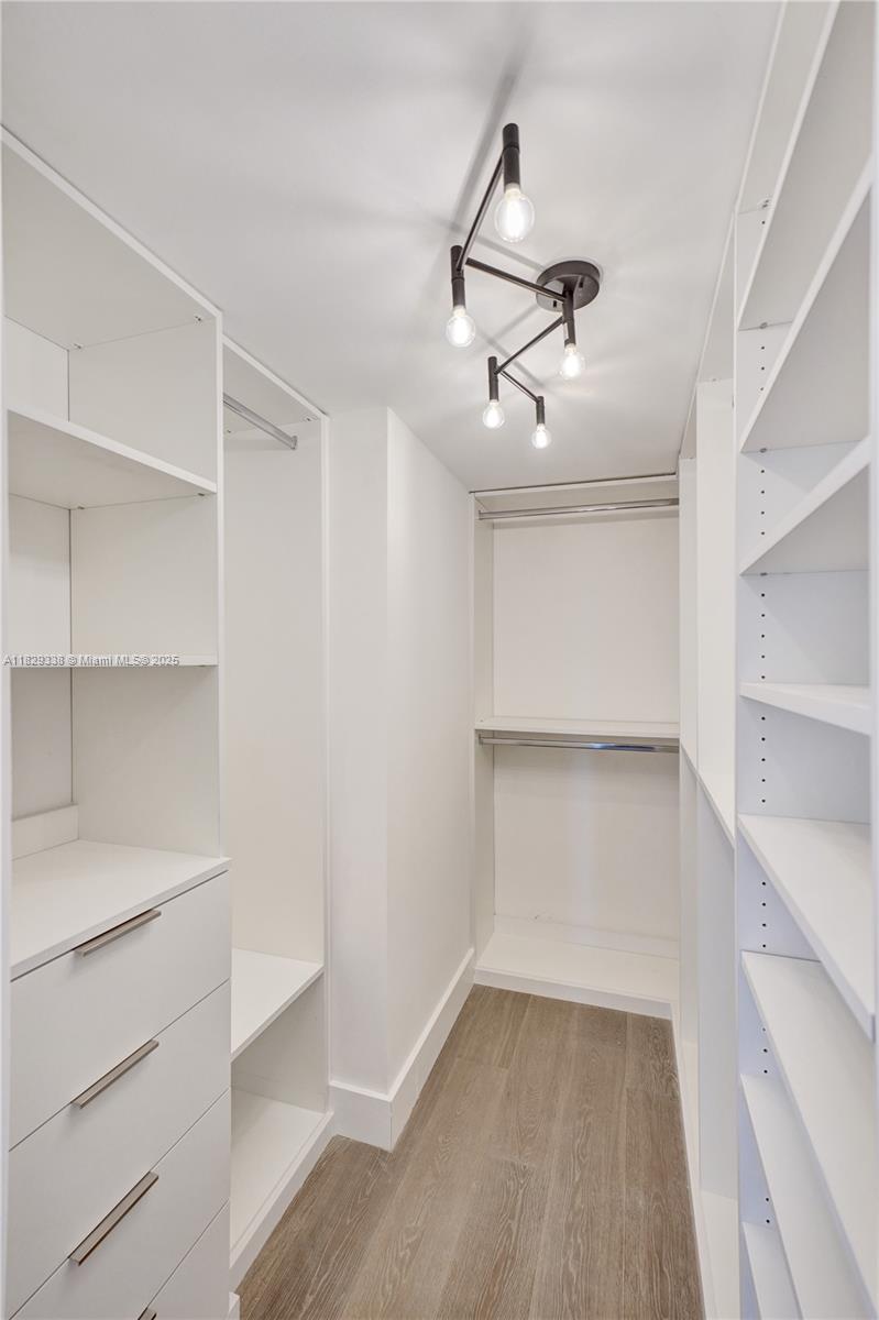 5600 CONDO - Residential