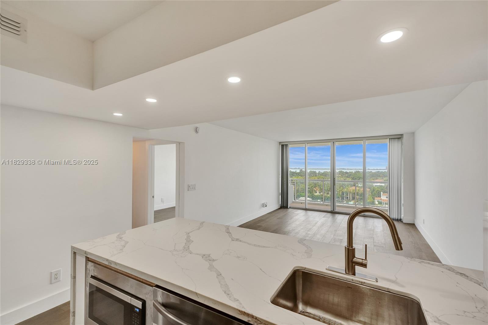 5600 CONDO - Residential