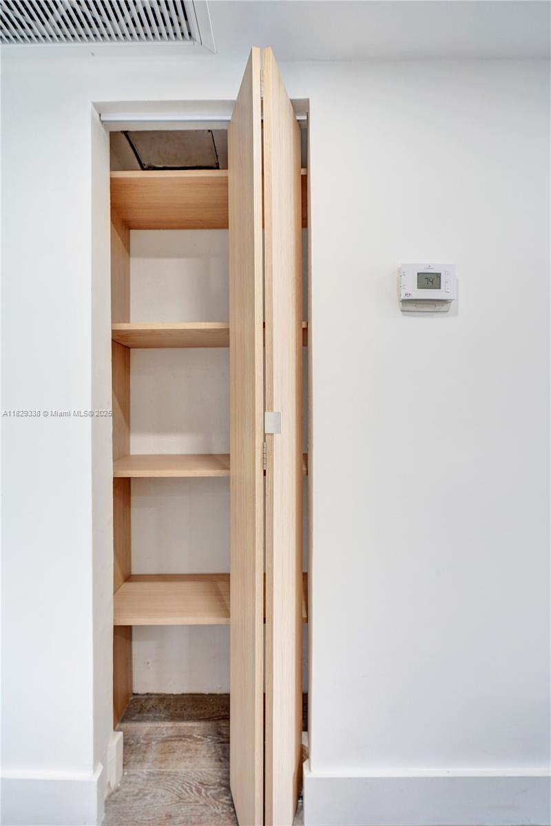 5600 CONDO - Residential