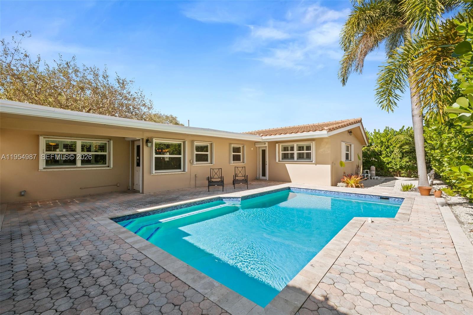 IMPERIAL POINT 1 SEC - Residential