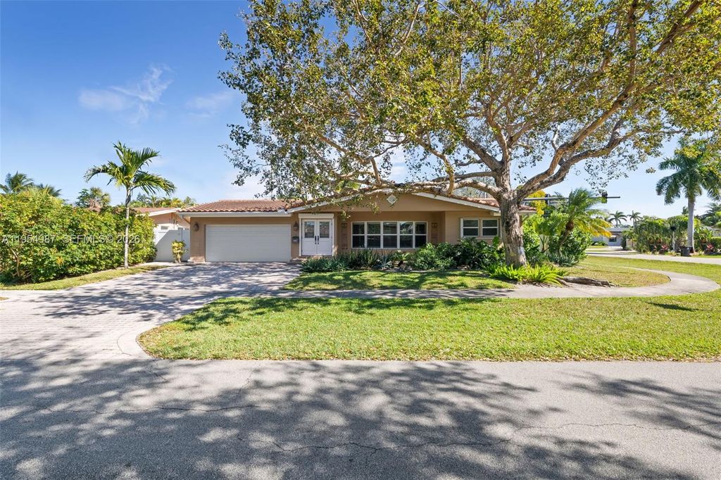 Photo of 6200 NE 21st Rd, Fort Lauderdale, FL 33308 (MLS # A11954987)