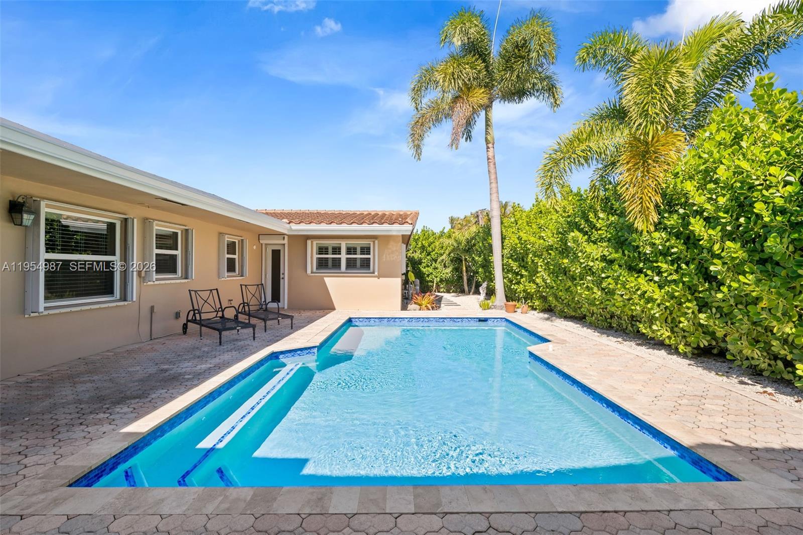 IMPERIAL POINT 1 SEC - Residential