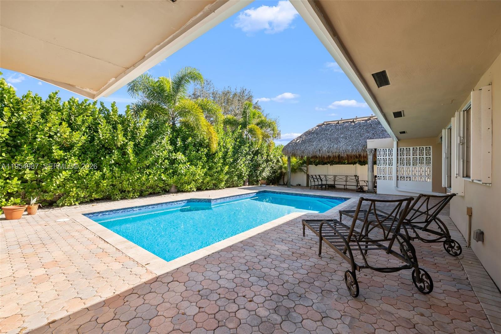 IMPERIAL POINT 1 SEC - Residential