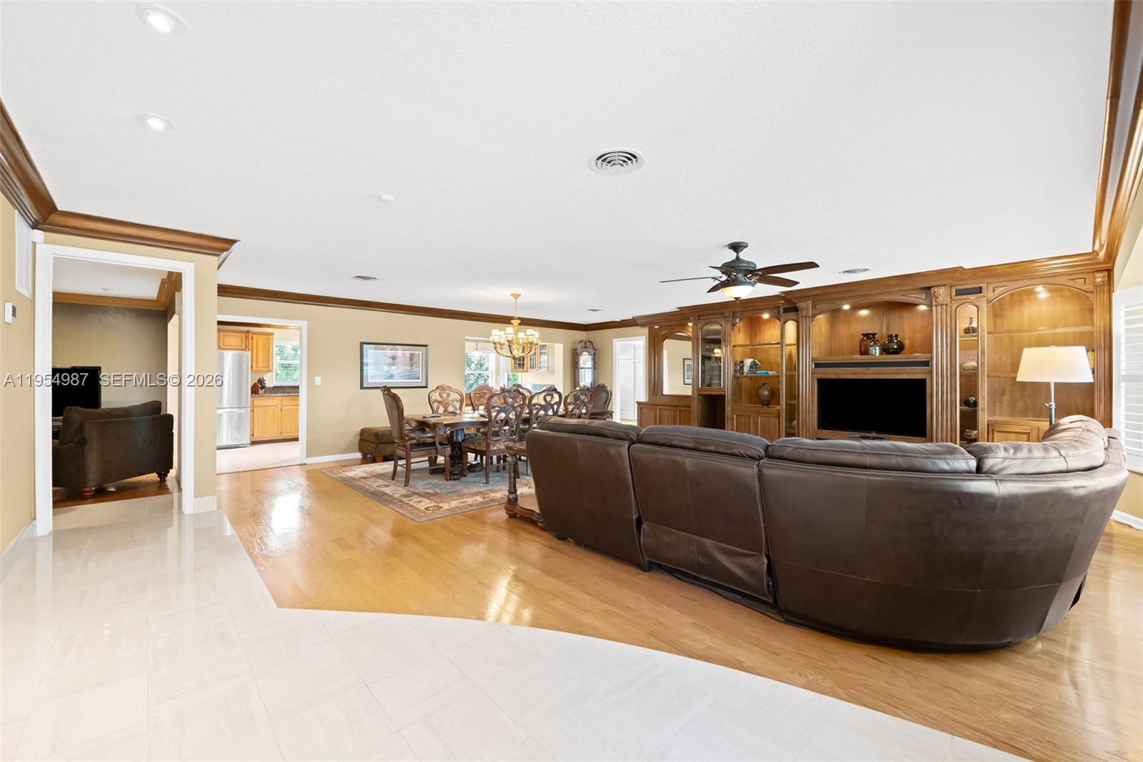 IMPERIAL POINT 1 SEC - Residential