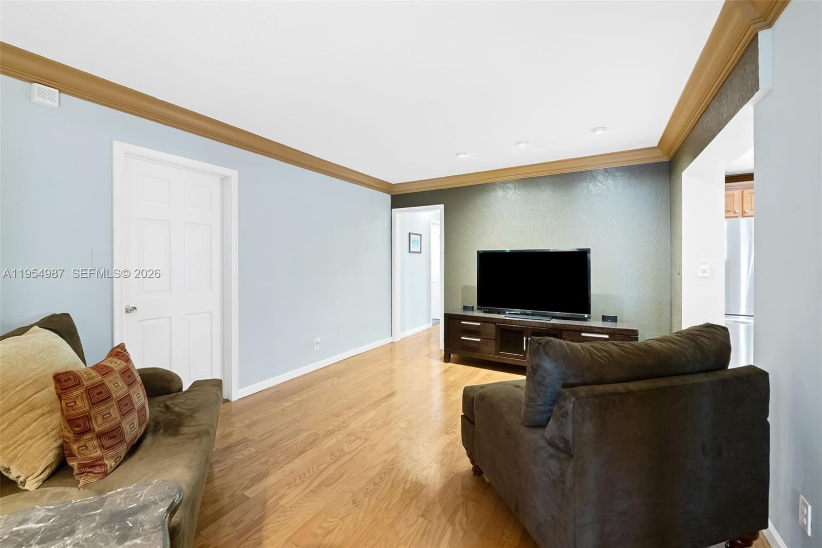 IMPERIAL POINT 1 SEC - Residential