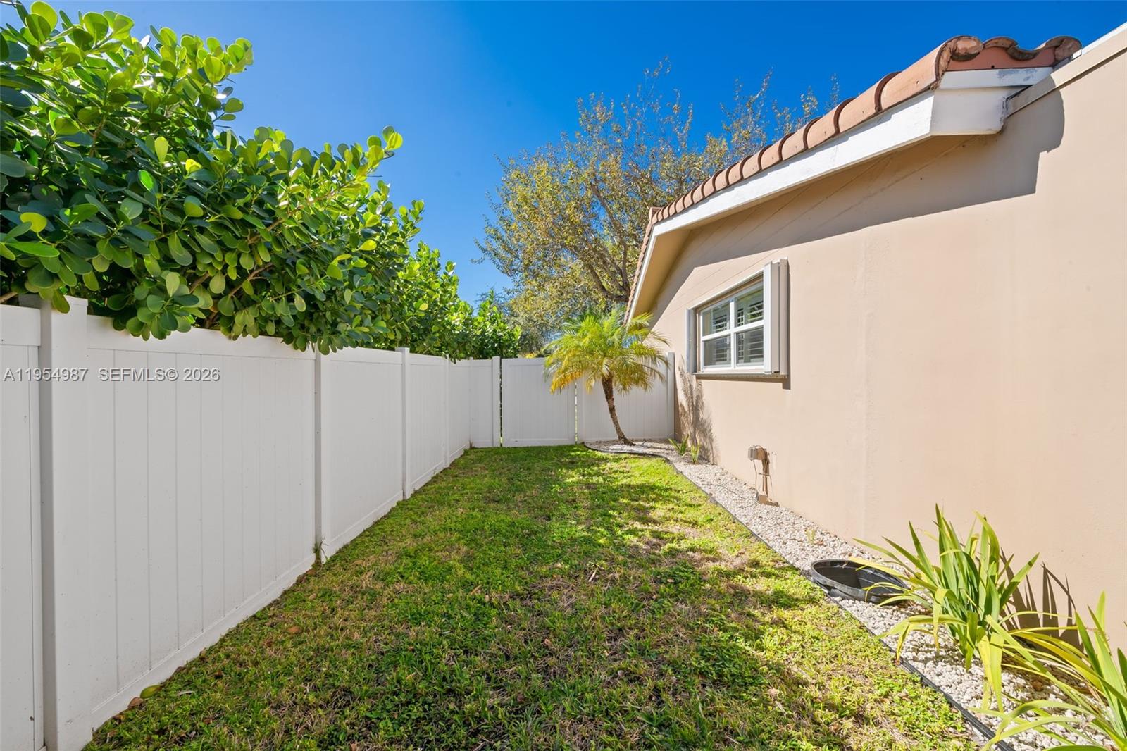 IMPERIAL POINT 1 SEC - Residential