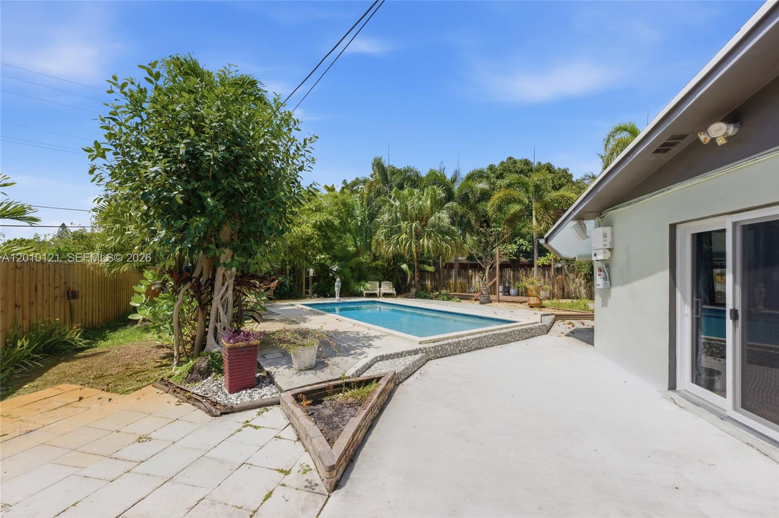 LAUDERDALE VILLAS - Residential