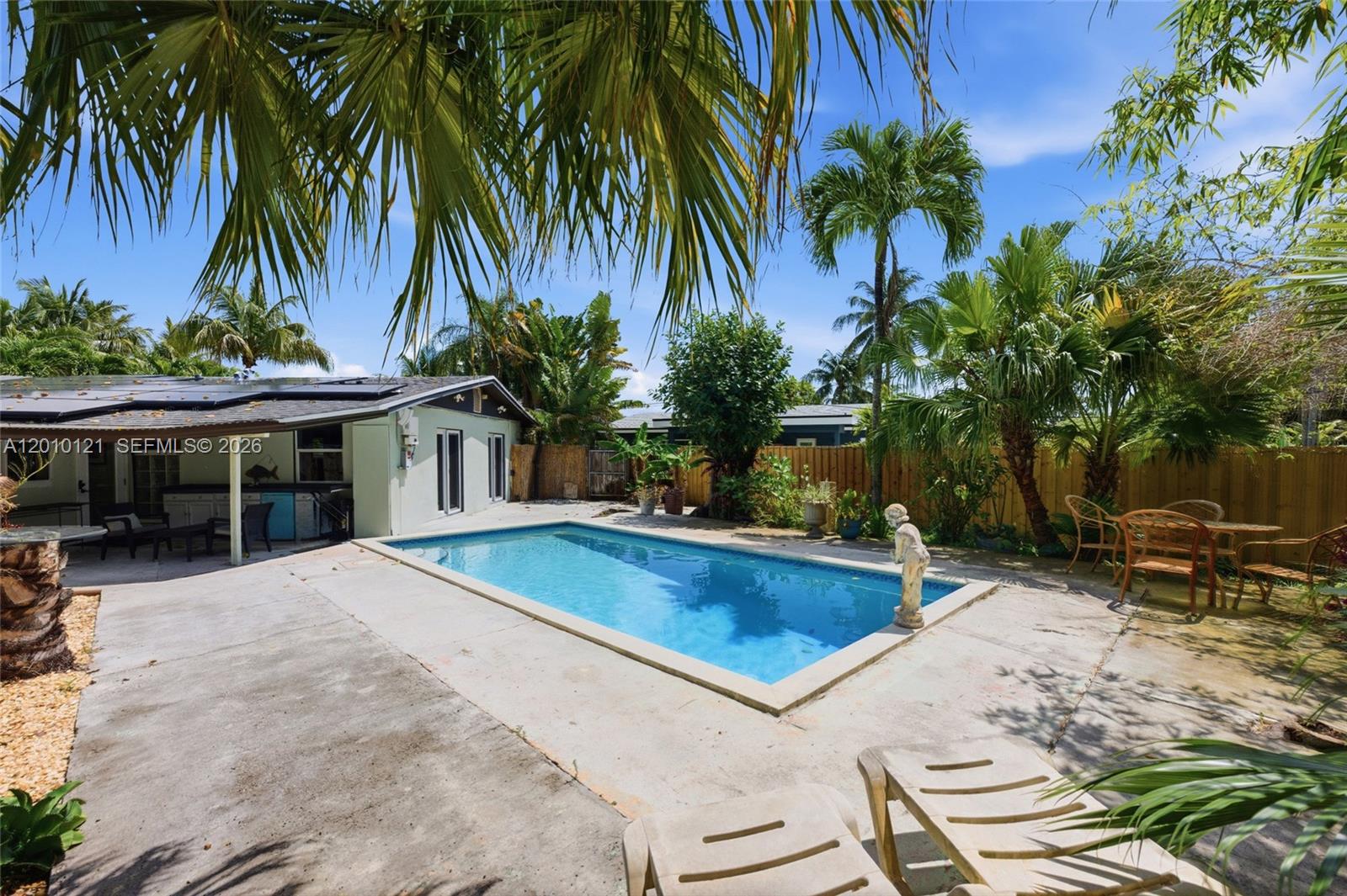 LAUDERDALE VILLAS - Residential