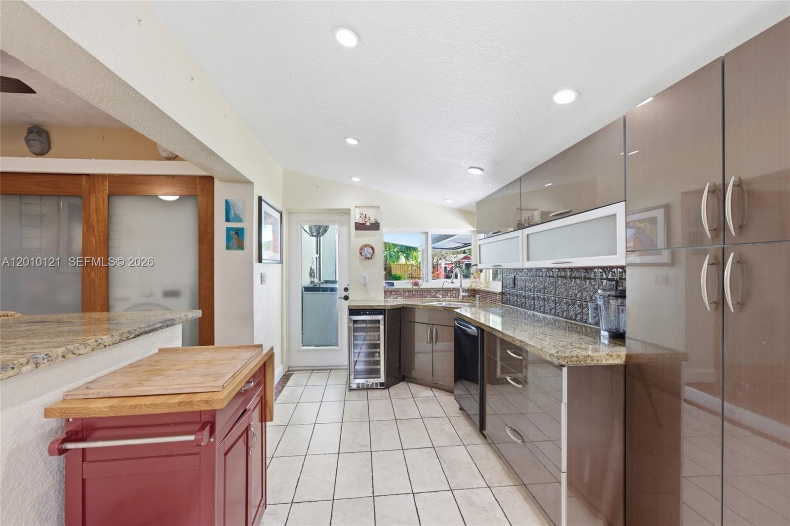 LAUDERDALE VILLAS - Residential