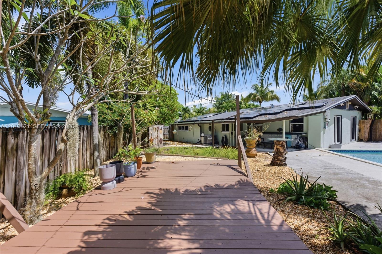 LAUDERDALE VILLAS - Residential
