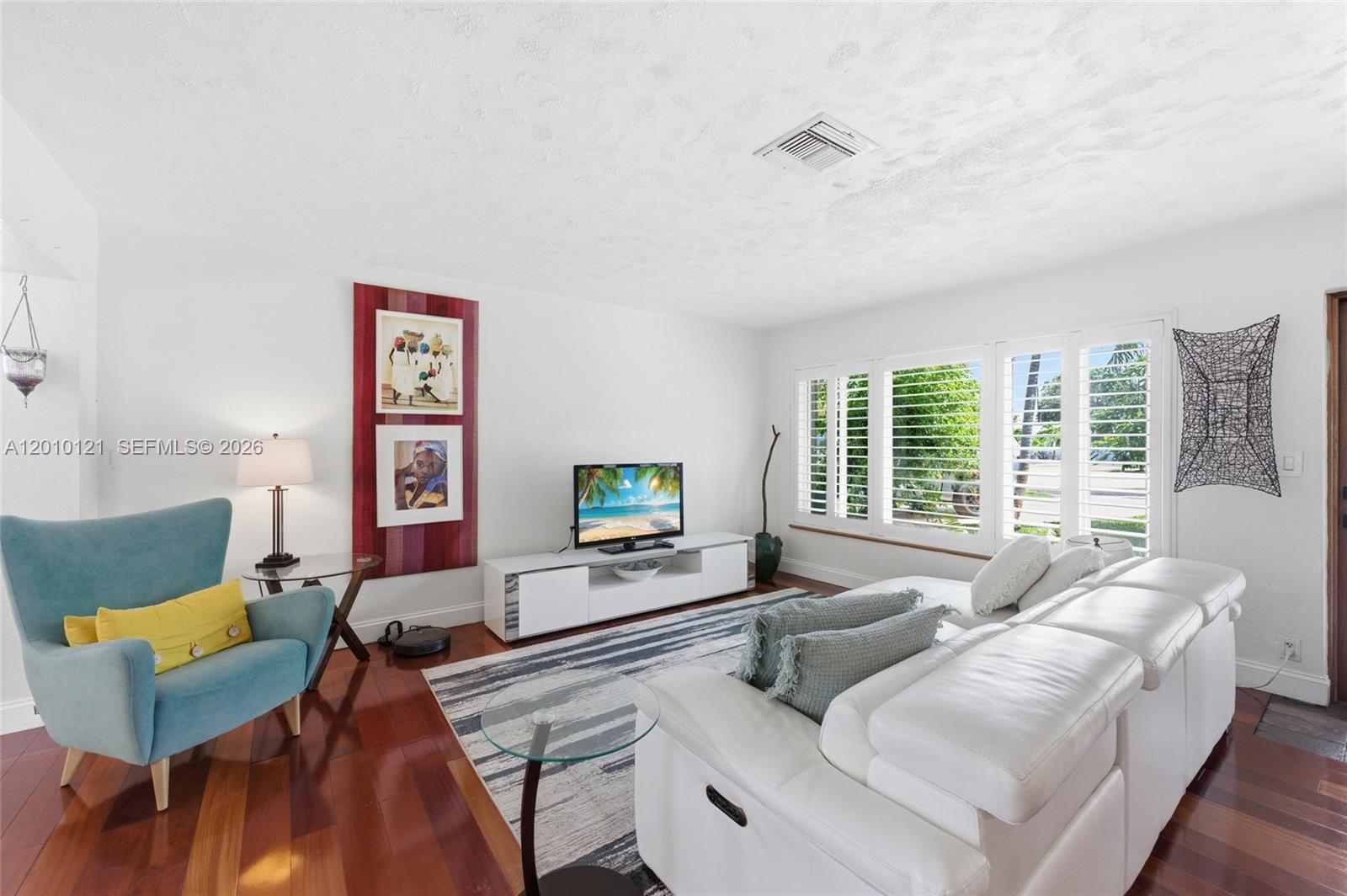 LAUDERDALE VILLAS - Residential