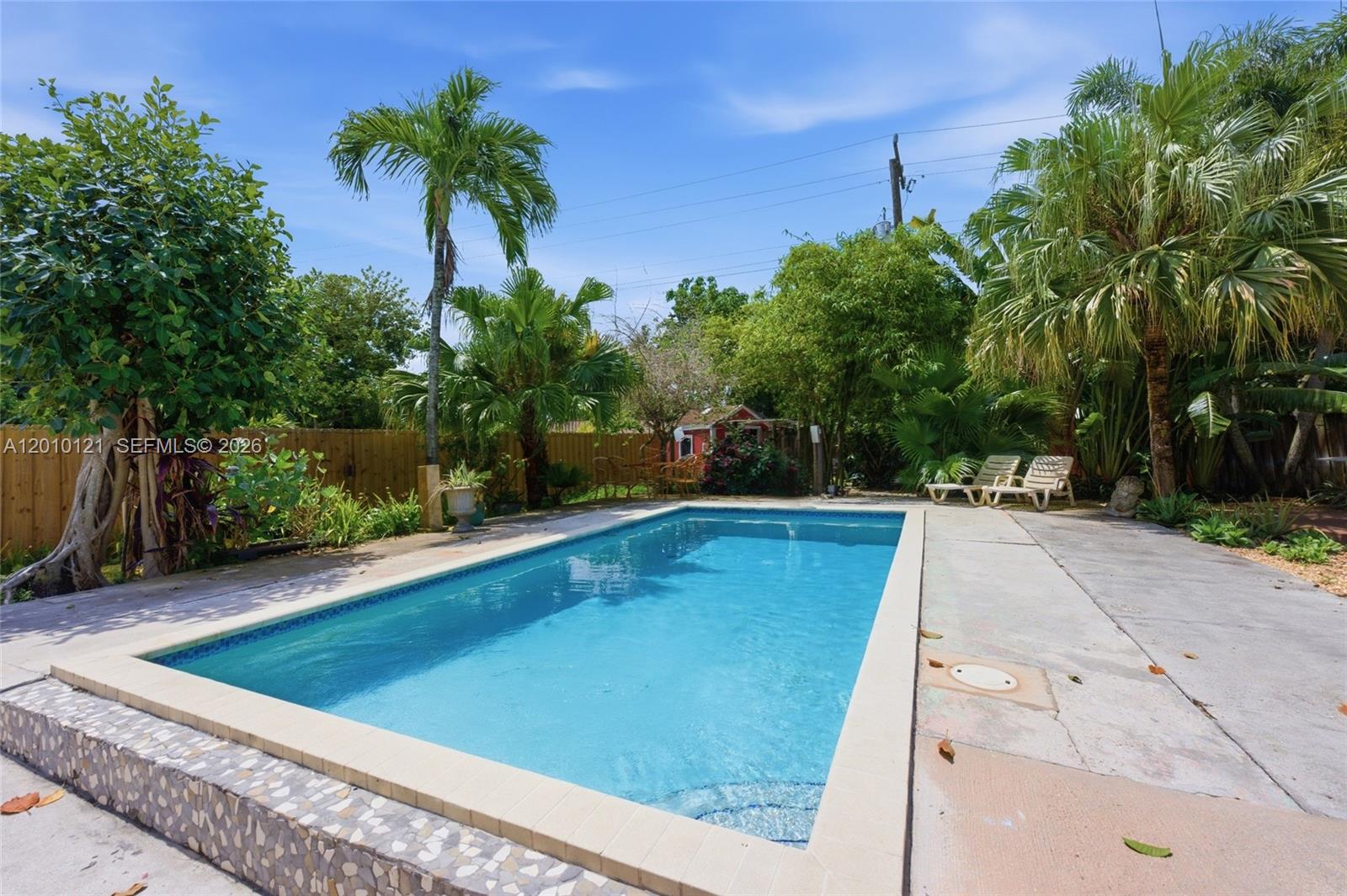 LAUDERDALE VILLAS - Residential