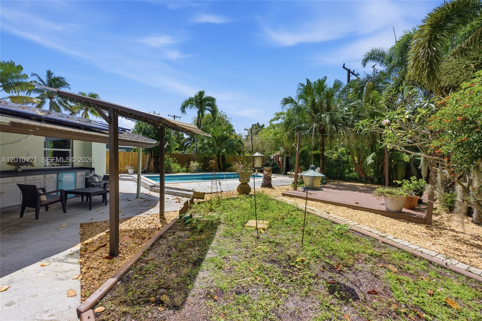 LAUDERDALE VILLAS - Residential