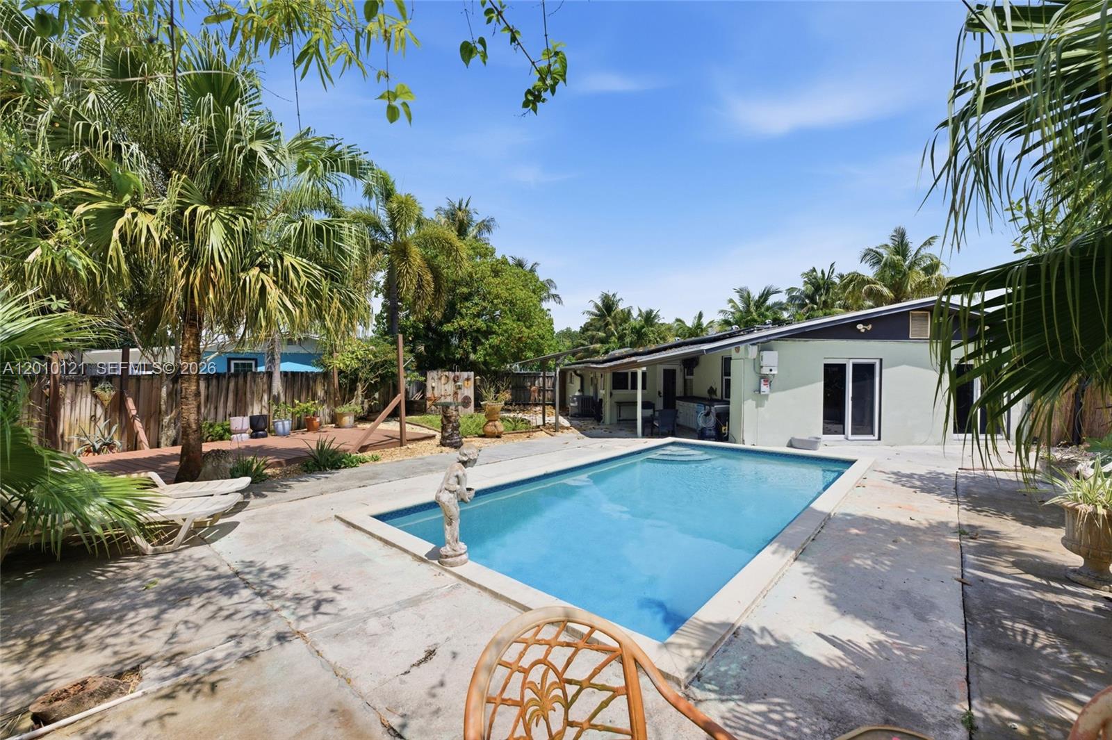 LAUDERDALE VILLAS - Residential